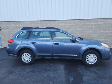 2013 Subaru Outback 2.5i in a Twilight Blue Metallic exterior color and Black Striatedinterior. Wilmington Auto Center Chrysler Dodge Jeep Ram (937) 556-6430 wilmingtonautocentercdjr.com 