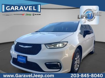 New 2026 Chrysler Pacifica Select