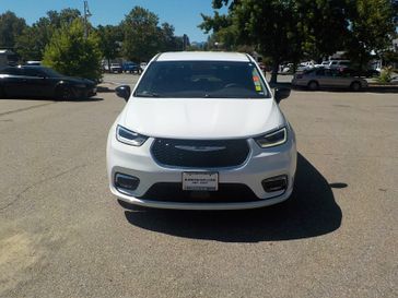 Used 2024 Chrysler Pacifica 