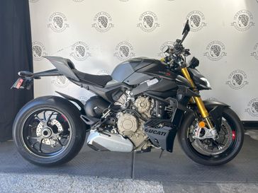 2024 Ducati STREETFIGHTER V4S  in a GREY/NERO exterior color. BMW Motorcycles of New Orleans 504-595-6776 motojulia.com 