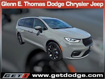 Used 2023 Chrysler Pacifica Touring L