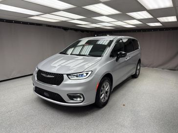 New 2026 Chrysler Pacifica Select Awd
