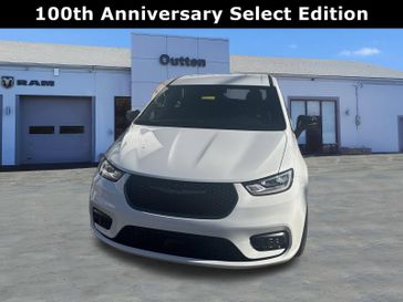 New 2026 Chrysler Pacifica Select