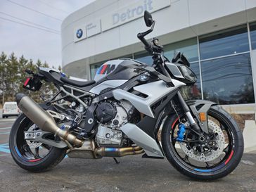 New 2026 BMW M1000R 