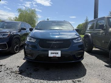 Used 2025 Chrysler Pacifica 