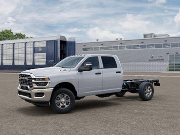 New 2026 RAM 3500 Tradesman Crew Cab Chassis 4x4 60' Ca