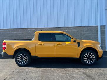 2023 Ford Maverick Lariat FWD SuperCrew in a Cyber Orange Metallic Tri Coat exterior color and Desert Browninterior. Wilmington Auto Center Chrysler Dodge Jeep Ram (937) 556-6430 wilmingtonautocentercdjr.com 