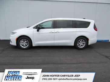 New 2026 Chrysler Pacifica Select