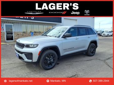 New 2026 Jeep Grand Cherokee Laredo Altitude 4x4