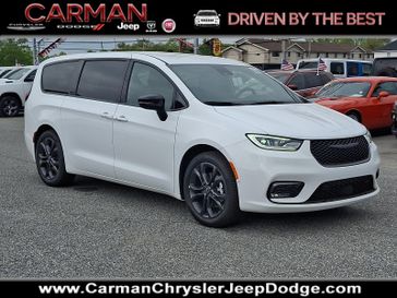 New 2026 Chrysler Pacifica Select