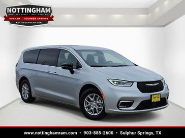 New 2026 Chrysler Pacifica Select