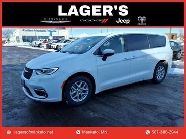 Used 2023 Chrysler Pacifica Touring L