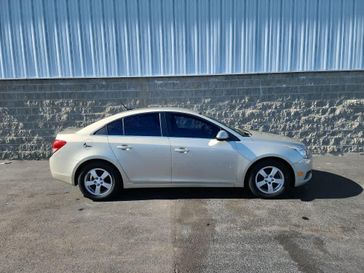 2014 Chevrolet Cruze 1LT in a Champagne Silver Metallic exterior color and Jet Blackinterior. Wilmington Auto Center Chrysler Dodge Jeep Ram (937) 556-6430 wilmingtonautocentercdjr.com 