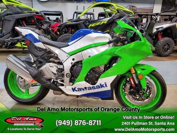 2024 Kawasaki ZX1002LRFBL-GN2  in a LIME GREEN/PEARL CRYSTAL WHITE/BLUE exterior color. Del Amo Motorsports of Orange County (949) 416-2102 delamomotorsports.com 