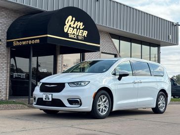 Used 2023 Chrysler Pacifica Touring L