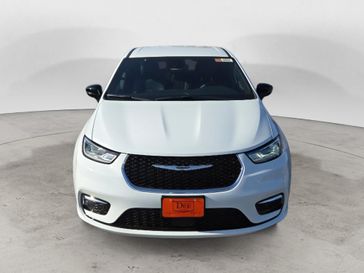 New 2026 Chrysler Pacifica Select Awd
