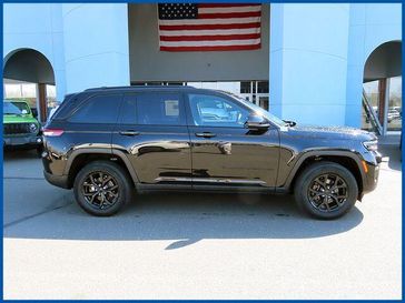 Used 2024 Jeep Grand Cherokee Altitude X