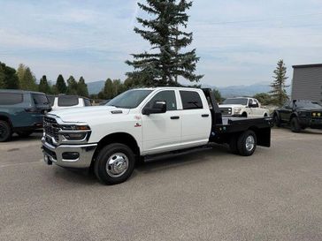 New 2026 RAM 3500 Tradesman Crew Cab Chassis 4x4 60' Ca