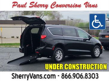 Used 2026 Chrysler Pacifica Select