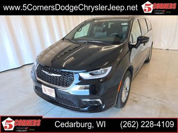 New 2026 Chrysler Pacifica Select Awd