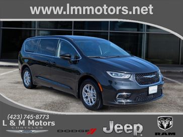 Used 2023 Chrysler Pacifica Touring L
