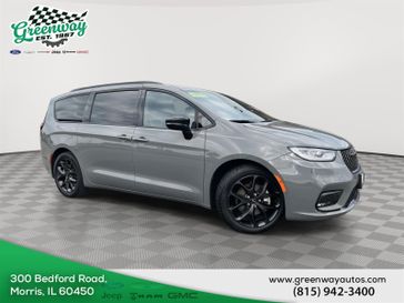 Used 2025 Chrysler Pacifica Limited