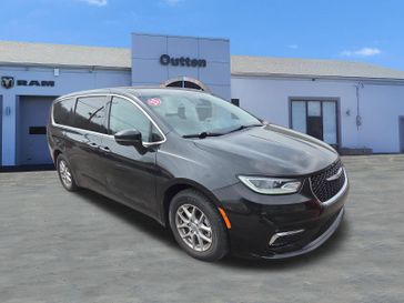Used 2023 Chrysler Pacifica Touring L