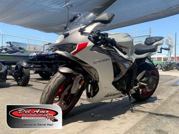 2025 Kawasaki NINJA ZX-6R 