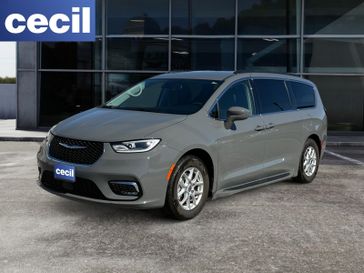Used 2022 Chrysler Pacifica Touring L