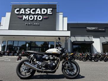 2025 Triumph Speed Twin 1200 - CRYSTAL WHITE - SAPPHIRE BLACK 