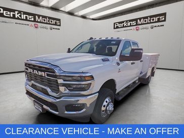 New 2026 RAM 3500 Tradesman Crew Cab Chassis 4x4 60' Ca
