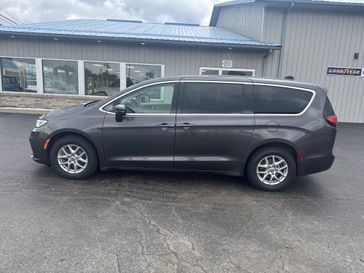 Used 2023 Chrysler Pacifica Touring L