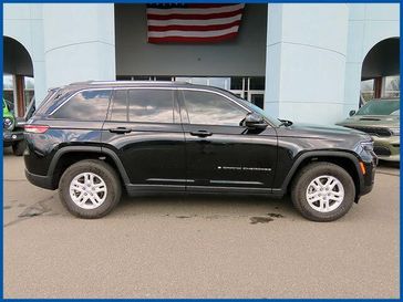 Used 2023 Jeep Grand Cherokee Laredo