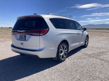 Used 2024 Chrysler Pacifica Pinnacle