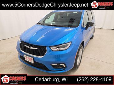 New 2026 Chrysler Pacifica Select Awd