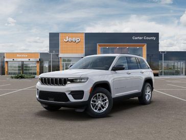 New 2026 Jeep Grand Cherokee Laredo 4x2