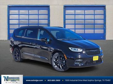 New 2026 Chrysler Pacifica Limited
