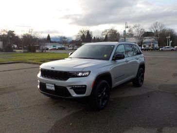 New 2025 Jeep Grand Cherokee Limited 4x4