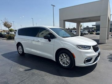 New 2026 Chrysler Pacifica Select