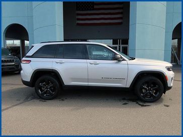 Used 2023 Jeep Grand Cherokee Altitude