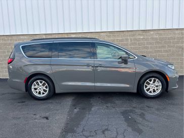 2022 Chrysler Pacifica Touring L in a Ceramic Gray Clear Coat exterior color and Black/Alloy/Blackinterior. Wilmington Auto Center Chrysler Dodge Jeep Ram (937) 556-6430 wilmingtonautocentercdjr.com 