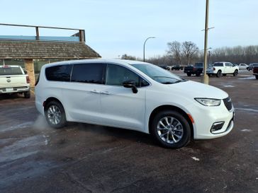 New 2026 Chrysler Pacifica Select Awd