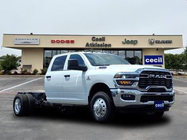 New 2026 RAM 3500 Tradesman Crew Cab Chassis 4x4 60' Ca