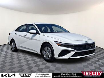 Used 2025 Hyundai Elantra SE