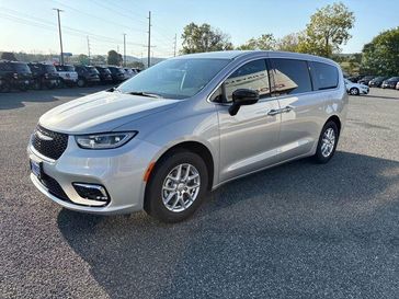 New 2026 Chrysler Pacifica Select