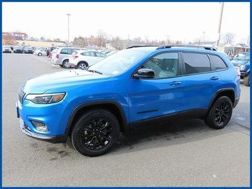 Used 2023 Jeep Cherokee Altitude