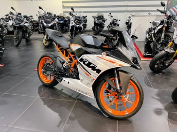 2015 KTM RC 390 in a ORANGE exterior color. SoSo Cycles 877-344-5251 sosocycles.com 