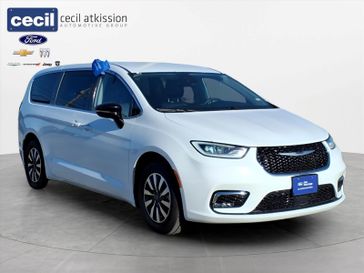 Used 2024 Chrysler Pacifica Hybrid Select