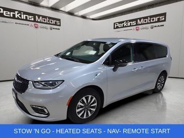 Used 2024 Chrysler Pacifica Hybrid Select