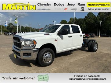 2024 RAM 3500 Tradesman Crew Cab Chassis 4x4 60' Ca